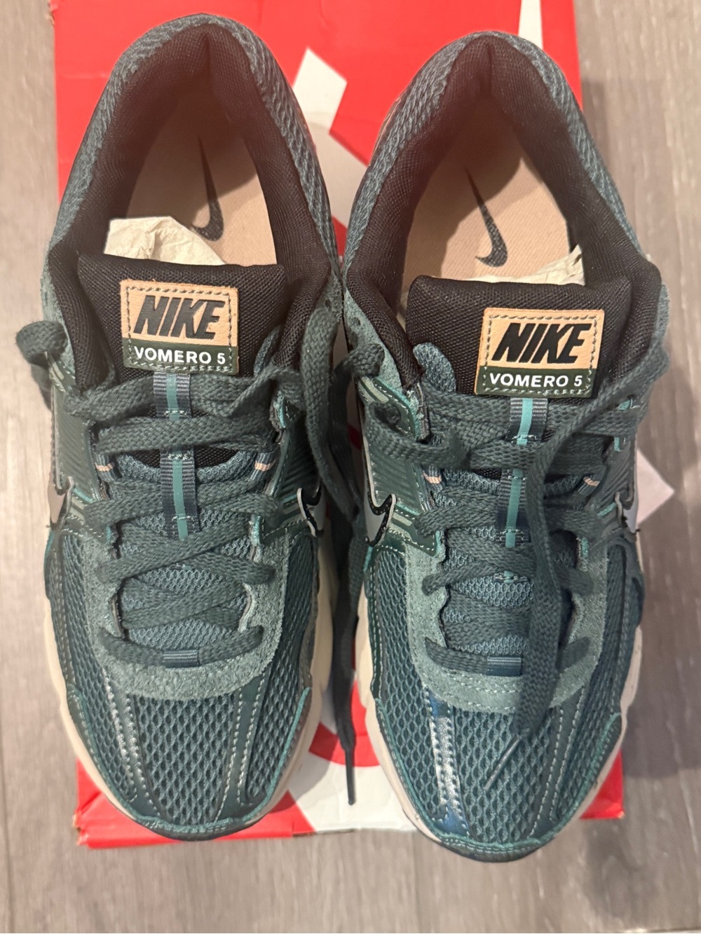 Nike Vomero 5 Men’s Running Shoes - Vintage Green
Women 8.5/Men 7